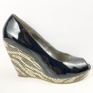 SAM & LIBBY Wedge Shoe 8M Woven/Black Patent Peep